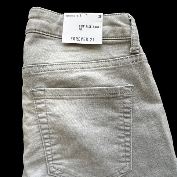 𝅺Forever 21 Low Rise Ankle Women’s Jeans • NWT • Size: 28​ - Picture 12 of 12